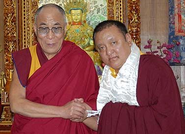 Kunzig
                  Shamar Rinpoche met with H.H. Dalai Lama in
                  Dharamsala