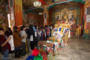 Long life mandala offerings (Tenschug) to Thaye Dorje, His Holiness the 17th Gyalwa Karmapa