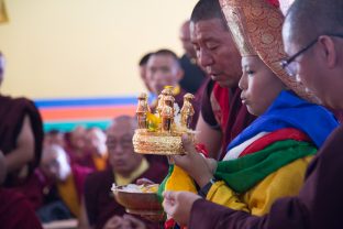 Chime Rinpoche offering the mandala to Thaye Dorje, His Holiness the 17th Gyalwa Karmapa. Photo / Magda Jungowska