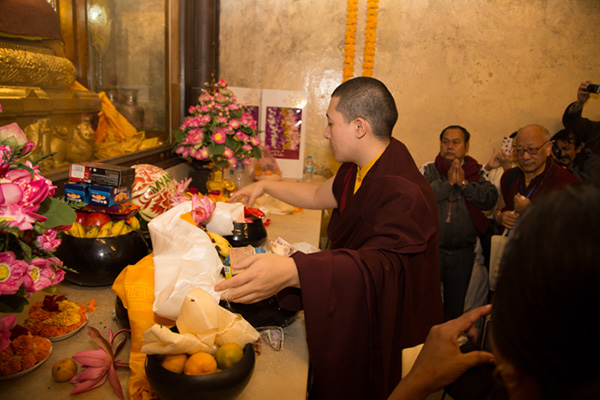 This year's Kagyu Monlam started on December 14 at 7am, with Thaye Dorje, His Holiness the 17th Gyalwa Karmapa, lighting a lamp and offering a kata to the Buddha statue at the Maha Bodhi Temple. Photo/Norbu Zangpo