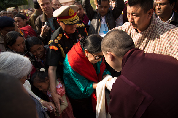Her Majesty the Royal Grandmother Ashi Kesang Choeden Wangchuck of the Kingdom of Bhutan meets Thaye Dorje, His Holiness the 17th Gyalwa Karmapa, in front of the Maha Bodhi Temple. Photo/Norbu Zangpo