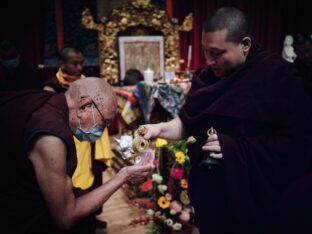 Thaye Dorje, His Holiness the 17th Gyalwa Karmapa, meets with devotees and grants empowerments in Taipei, Taiwan. Photo / Tokpa Korlo