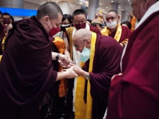 Thaye Dorje, His Holiness the 17th Gyalwa Karmapa, meets with devotees and grants empowerments in Taipei, Taiwan. Photo / Tokpa Korlo