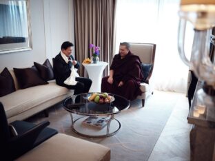 Thaye Dorje, His Holiness the 17th Gyalwa Karmapa, meets with devotees and grants empowerments in Taipei, Taiwan. Photo / Tokpa Korlo