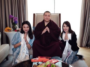 Thaye Dorje, His Holiness the 17th Gyalwa Karmapa, meets with devotees and grants empowerments in Taipei, Taiwan. Photo / Tokpa Korlo