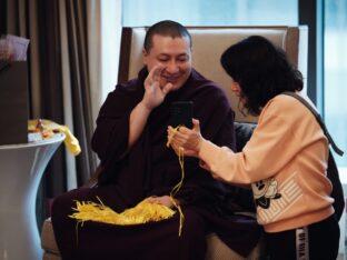 Thaye Dorje, His Holiness the 17th Gyalwa Karmapa, meets with devotees and grants empowerments in Taipei, Taiwan. Photo / Tokpa Korlo