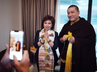 Thaye Dorje, His Holiness the 17th Gyalwa Karmapa, meets with devotees and grants empowerments in Taipei, Taiwan. Photo / Tokpa Korlo