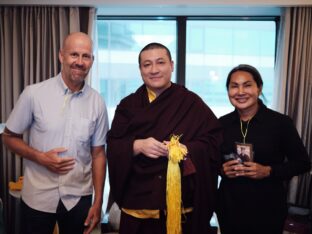 Thaye Dorje, His Holiness the 17th Gyalwa Karmapa, meets with devotees and grants empowerments in Taipei, Taiwan. Photo / Tokpa Korlo