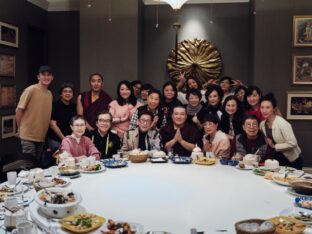 Thaye Dorje, His Holiness the 17th Gyalwa Karmapa, meets with devotees and grants empowerments in Taipei, Taiwan. Photo / Tokpa Korlo