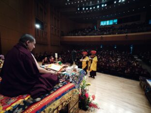 Thaye Dorje, His Holiness the 17th Gyalwa Karmapa, meets with devotees and grants empowerments in Taipei, Taiwan. Photo / Tokpa Korlo