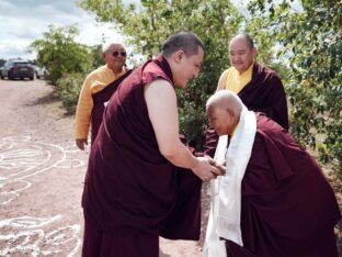 Thaye Dorje, His Holiness the 17th Gyalwa Karmapa, visits Dhagpo Möhra. Photo / Tokpa Korlo