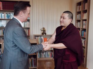 Thaye Dorje, His Holiness the 17th Gyalwa Karmapa, visits Dhagpo Möhra. Photo / Tokpa Korlo