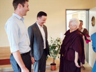 Thaye Dorje, His Holiness the 17th Gyalwa Karmapa, visits Dhagpo Möhra. Photo / Tokpa Korlo