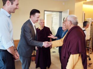 Thaye Dorje, His Holiness the 17th Gyalwa Karmapa, visits Dhagpo Möhra. Photo / Tokpa Korlo