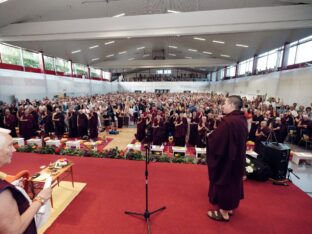 Thaye Dorje, His Holiness the 17th Gyalwa Karmapa, visits Dhagpo Möhra. Photo / Tokpa Korlo