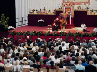 Thaye Dorje, His Holiness the 17th Gyalwa Karmapa, visits Dhagpo Möhra. Photo / Tokpa Korlo