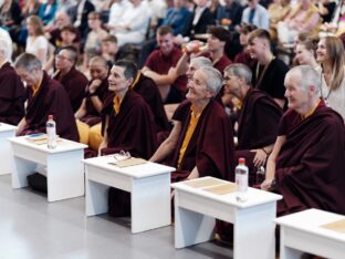 Thaye Dorje, His Holiness the 17th Gyalwa Karmapa, visits Dhagpo Möhra. Photo / Tokpa Korlo