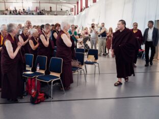 Thaye Dorje, His Holiness the 17th Gyalwa Karmapa, visits Dhagpo Möhra. Photo / Tokpa Korlo