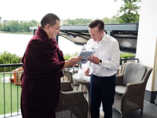 Thaye Dorje, His Holiness the 17th Gyalwa Karmapa, visits Dhagpo Möhra. Photo / Tokpa Korlo