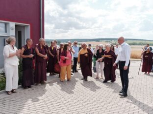 Thaye Dorje, His Holiness the 17th Gyalwa Karmapa, visits Dhagpo Möhra, the Möhra Dharma Village, and Bad Salzungen. Photo / Tokpa Korlo