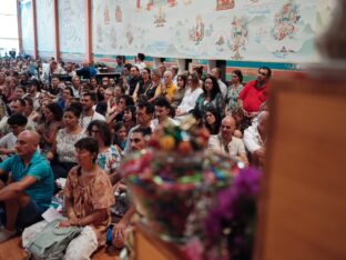 Thaye Dorje, His Holiness the 17th Gyalwa Karmapa, visits Spain, 2023. Photo: Tokpa Korlo.