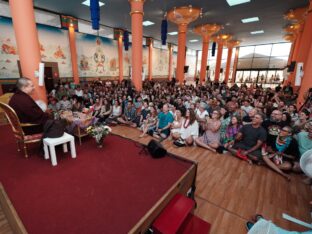 Thaye Dorje, His Holiness the 17th Gyalwa Karmapa, visits Spain, 2023. Photo: Tokpa Korlo.