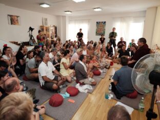 Thaye Dorje, His Holiness the 17th Gyalwa Karmapa, visits Spain, 2023. Photo: Tokpa Korlo.