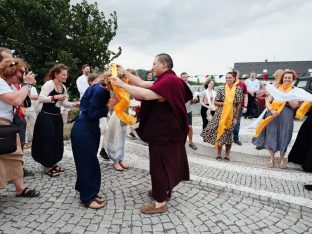 Thaye Dorje, His Holiness the 17th Gyalwa Karmapa, visits Karma Kunga Padkar Ling. Photo: Tokpa Korlo.