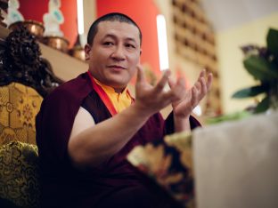 Thaye Dorje, His Holiness the 17th Gyalwa Karmapa, visits Karma Kunga Padkar Ling. Photo: Tokpa Korlo.
