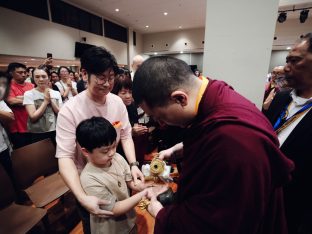 Thaye Dorje, His Holiness the 17th Gyalwa Karmapa, visits Karma Kagyu Buddhist Centre (KKBC) in Singapore, 2025. Photo: Tokpa Korlo.