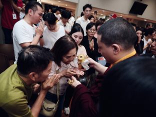 Thaye Dorje, His Holiness the 17th Gyalwa Karmapa, visits Karma Kagyu Buddhist Centre (KKBC) in Singapore, 2025. Photo: Tokpa Korlo.