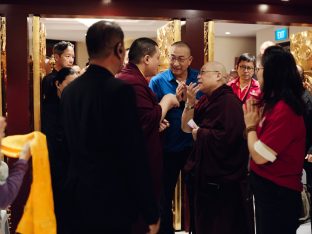 Thaye Dorje, His Holiness the 17th Gyalwa Karmapa, visits Karma Kagyu Buddhist Centre (KKBC) in Singapore, 2025. Photo: Tokpa Korlo.