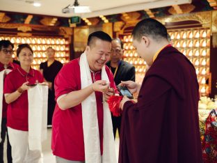 Thaye Dorje, His Holiness the 17th Gyalwa Karmapa, visits Karma Kagyu Buddhist Centre (KKBC) in Singapore, 2025. Photo: Tokpa Korlo.