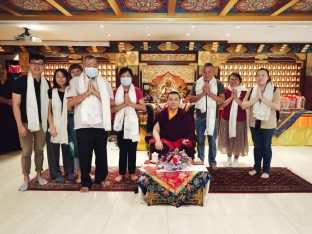 Thaye Dorje, His Holiness the 17th Gyalwa Karmapa, visits Karma Kagyu Buddhist Centre (KKBC) in Singapore, 2025. Photo: Tokpa Korlo.