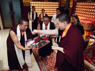 Thaye Dorje, His Holiness the 17th Gyalwa Karmapa, visits Karma Kagyu Buddhist Centre (KKBC) in Singapore, 2025. Photo: Tokpa Korlo.