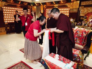 Thaye Dorje, His Holiness the 17th Gyalwa Karmapa, visits Karma Kagyu Buddhist Centre (KKBC) in Singapore, 2025. Photo: Tokpa Korlo.