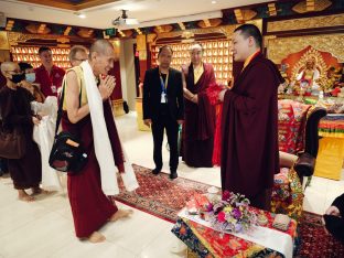 Thaye Dorje, His Holiness the 17th Gyalwa Karmapa, visits Karma Kagyu Buddhist Centre (KKBC) in Singapore, 2025. Photo: Tokpa Korlo.