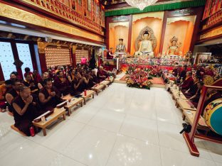 Thaye Dorje, His Holiness the 17th Gyalwa Karmapa, visits Karma Kagyu Buddhist Centre (KKBC) in Singapore, 2025. Photo: Tokpa Korlo.