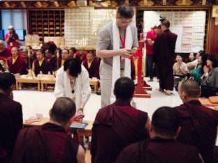 Thaye Dorje, His Holiness the 17th Gyalwa Karmapa, visits Karma Kagyu Buddhist Centre (KKBC) in Singapore, 2025. Photo: Tokpa Korlo.