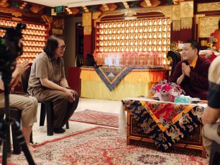 Thaye Dorje, His Holiness the 17th Gyalwa Karmapa, visits Karma Kagyu Buddhist Centre (KKBC) in Singapore, 2025. Photo: Tokpa Korlo.
