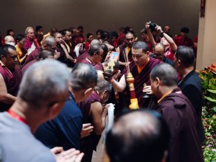 Thaye Dorje, His Holiness the 17th Gyalwa Karmapa, visits Karma Kagyu Buddhist Centre (KKBC) in Singapore, 2025. Photo: Tokpa Korlo.