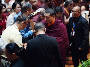 Thaye Dorje, His Holiness the 17th Gyalwa Karmapa, visits Karma Kagyu Buddhist Centre (KKBC) in Singapore, 2025. Photo: Tokpa Korlo.