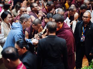 Thaye Dorje, His Holiness the 17th Gyalwa Karmapa, visits Karma Kagyu Buddhist Centre (KKBC) in Singapore, 2025. Photo: Tokpa Korlo.