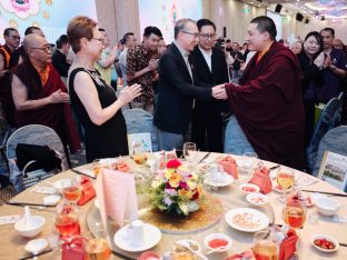 Thaye Dorje, His Holiness the 17th Gyalwa Karmapa, visits Karma Kagyu Buddhist Centre (KKBC) in Singapore, 2025. Photo: Tokpa Korlo.