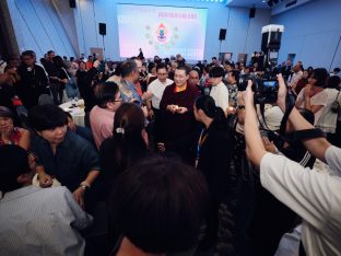 Thaye Dorje, His Holiness the 17th Gyalwa Karmapa, visits Karma Kagyu Buddhist Centre (KKBC) in Singapore, 2025. Photo: Tokpa Korlo.