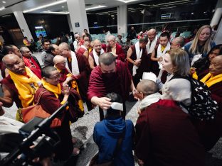 Thaye Dorje, His Holiness the 17th Gyalwa Karmapa, visits Dhagpo Sheydrub Ling. Photo: Tokpa Korlo