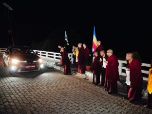 Thaye Dorje, His Holiness the 17th Gyalwa Karmapa, visits Dhagpo Sheydrub Ling. Photo: Tokpa Korlo