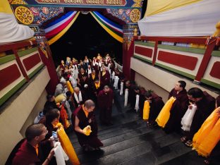 Thaye Dorje, His Holiness the 17th Gyalwa Karmapa, visits Dhagpo Sheydrub Ling. Photo: Tokpa Korlo
