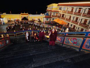 Thaye Dorje, His Holiness the 17th Gyalwa Karmapa, visits Dhagpo Sheydrub Ling. Photo: Tokpa Korlo