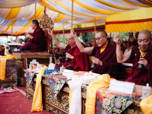 Thaye Dorje, His Holiness the 17th Gyalwa Karmapa, visits Dhagpo Sheydrub Ling. Photo: Tokpa Korlo
